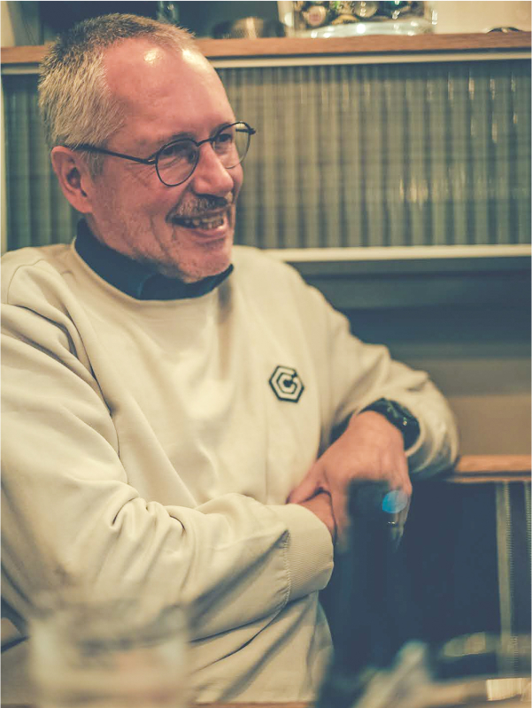 Two colleagues drinking a beer outside